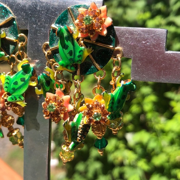 Lunch at the Ritz Frog’s Legs vintage clip on earrings - Picture 10 of 10